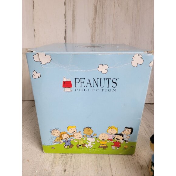 Peanuts Snoopy Our hero Linus Lucy snowglobe Westland xmas - Picture 3 of 9